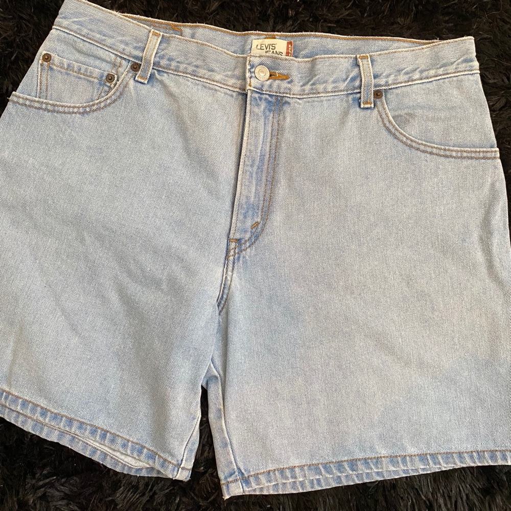 Levi’s Short - Picture 2 of 4